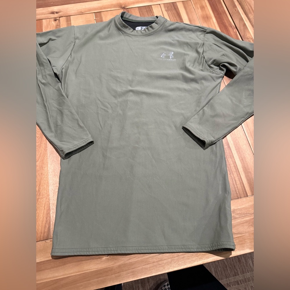 Underarmour men’s long sleeve large